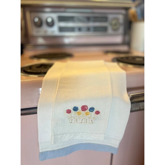 Vintage Tea Towel Set of 2 Hand Embroidered Tea Towels 1950s Cottage Granny Core - Picture 1 of 9